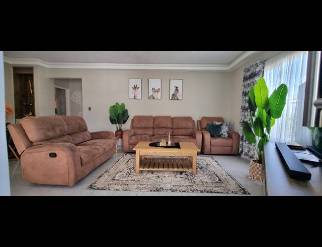 2 BEDROOM FLAT FOR SALE IN GLENWOOD